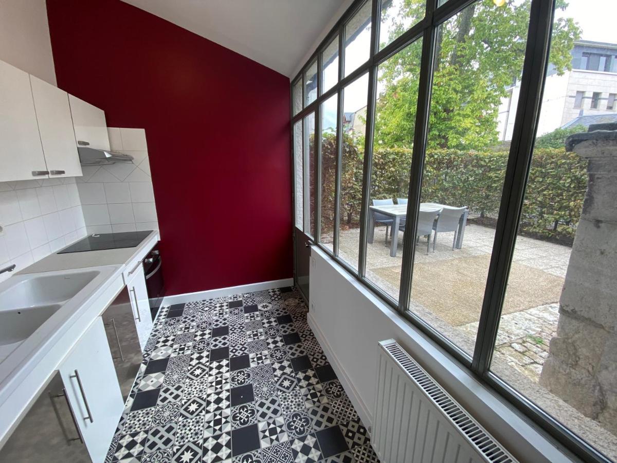 * Johnnie Walker * Hypercentre Parking * Blois